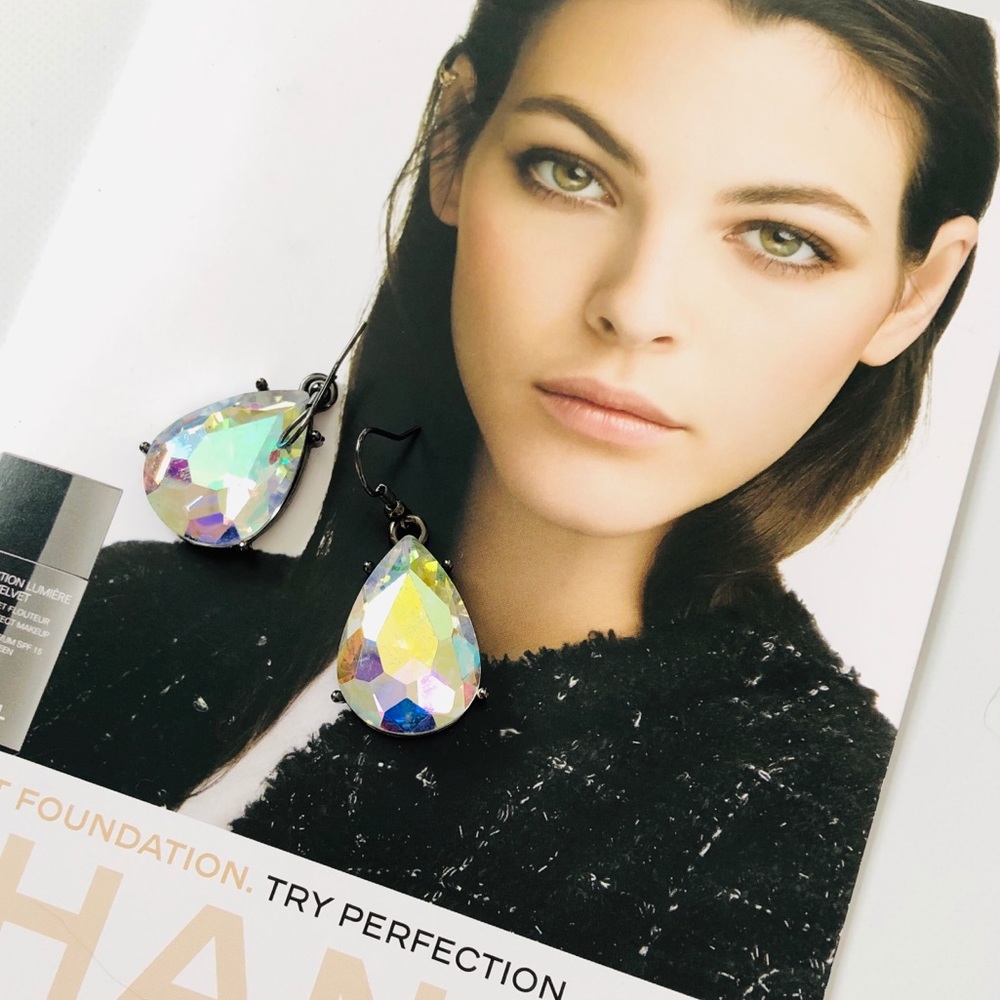 Crystal Earrings & Chanel Makeup Sample - Picture 2 of 8